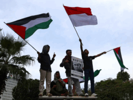 Indonesians demonstrate in front of the US Embassy in Jakarta to show solidarity with Palestinians on the second anniversary of the war on Gaza on 7 October 2025