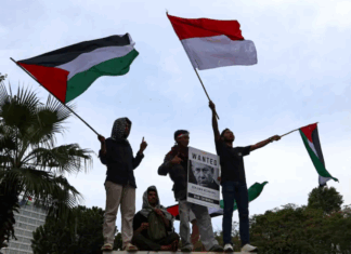 Indonesians demonstrate in front of the US Embassy in Jakarta to show solidarity with Palestinians on the second anniversary of the war on Gaza on 7 October 2025