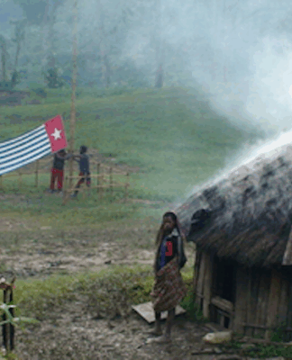 Four Papuan activists jailed on treason charges – NZ advocate says ‘abuse of law’ A West Papuan Morning Star flag being held in defiance of the Indonesian ban in a remote village