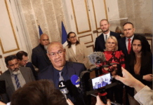 New Caledonia's territorial President Alcide Ponga signs the Elysée-Oudinot agreement