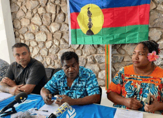 FLNKS president Christian Tein (centre) with Arnaud Chollet-Leakava and Laurie Humuni