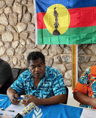 FLNKS president Christian Tein (centre) with Arnaud Chollet-Leakava and Laurie Humuni