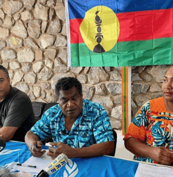FLNKS president Christian Tein (centre) with Arnaud Chollet-Leakava and Laurie Humuni
