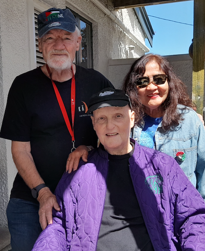 Asia Pacific Report's David Robie and Del Abcede with Roger Fowler 