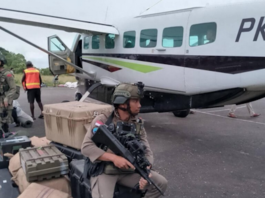 Papuan activist leader Wenda accuses Jakarta of ‘lying’ over shot down plane Indonesian soldiers and equipment next to a civilian aircraft in West Papua. Image: ULMWP