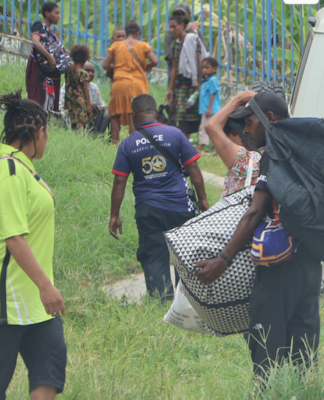 PNG families being evicted from Two-Mile settlement in Port Moresby