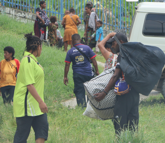 PNG families being evicted from Two-Mile settlement in Port Moresby