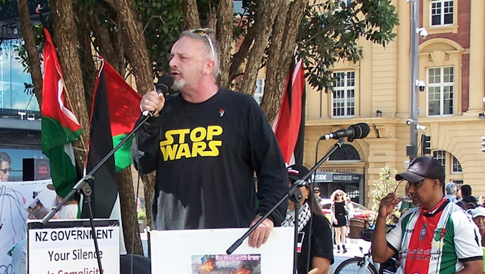 Union organiser and socialist Joe Carolan speaking at an anti-war rally