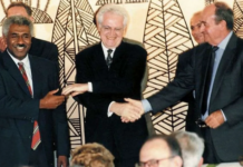 Then French prime minister Lionel Jospin (centre) shakes hands