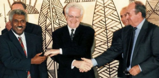 Then French prime minister Lionel Jospin (centre) shakes hands