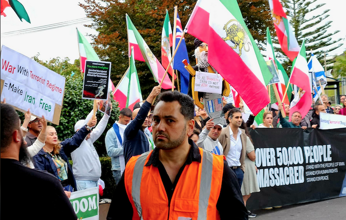 A pro-war protest with imperial Iran and Israeli flags