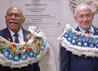 Fiji Prime Minister Sitiveni Rabuka (left) and Israeli PM Benjamin Netanyahu