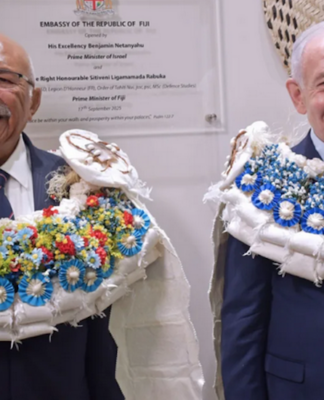 Fiji Prime Minister Sitiveni Rabuka (left) and Israeli PM Benjamin Netanyahu