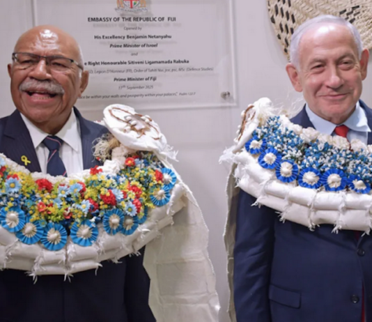 Fiji Prime Minister Sitiveni Rabuka (left) and Israeli PM Benjamin Netanyahu