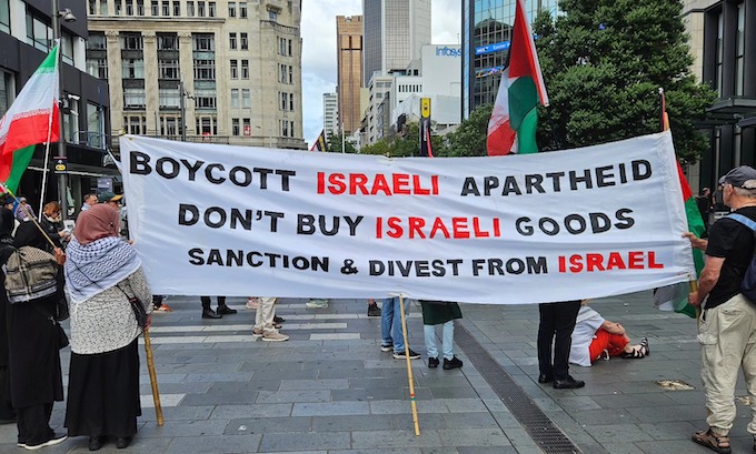 A "Boycott Israeli Apartheid" banner at the Auckland rally today