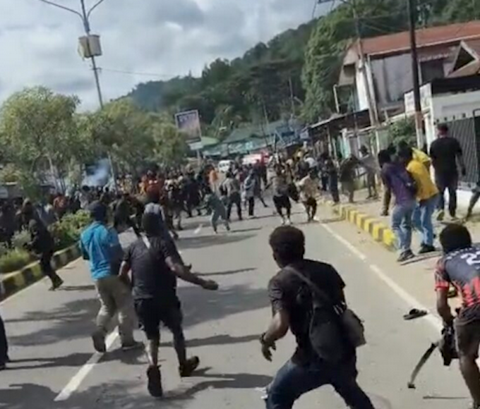 Indonesian police launch a brutal crackdown against Papuan protesters