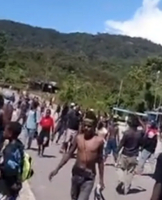 Video footage obtained by human rights researchers shows a crowd of angry Papuans throwing stones towards police infrastructure in Kobakma