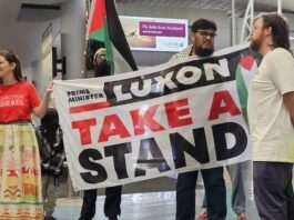 New Zealand Gaza flotilla supporters welcome home two Kiwi activists from brutal Israeli detention at the weekend