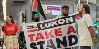 New Zealand Gaza flotilla supporters welcome home two Kiwi activists from brutal Israeli detention at the weekend