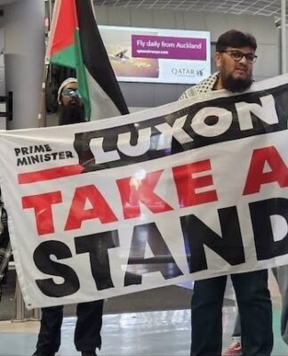 New Zealand Gaza flotilla supporters welcome home two Kiwi activists from brutal Israeli detention at the weekend