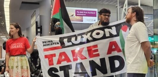 New Zealand Gaza flotilla supporters welcome home two Kiwi activists from brutal Israeli detention at the weekend