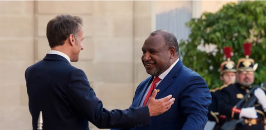 French President Emmanuel Macron and Papua New Guinea PM James Marape meeting