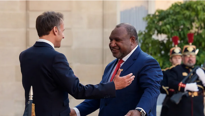 French President Emmanuel Macron and Papua New Guinea PM James Marape meeting