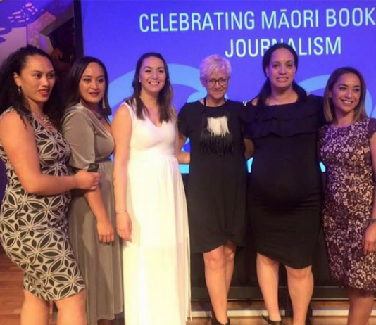 Maiki Sherman winning the Māori Journalist of the Year at the Ngā Kupu Ora Awards 2017