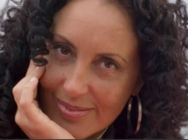 Singer, documentary maker, storyteller and TV presenter Moana Maniapoto