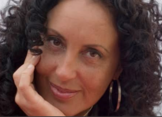Singer, documentary maker, storyteller and TV presenter Moana Maniapoto