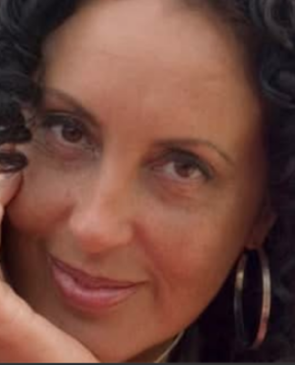 Singer, documentary maker, storyteller and TV presenter Moana Maniapoto