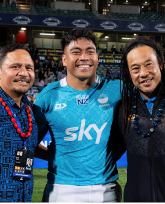 Moana Pasifika captain Miracle Fai'ilagi (centre) with head coach Tana Umaga (right) and talent manager Kevin Senio