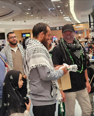 Haka, waiata welcome for NZ’s Gaza flotilla activists after brutal ordeal at hands of Israeli military Olivia Coote presents a welcome home koha to Global Sumud Flotilla activists Mousa Taher (centre) and Hāhona Ormsby (black cap) at Auckland International Airport