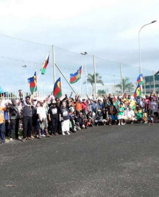 About 200 protesters in the Vallée-du-Tir yesterday marked the second anniversary of the pro-independence protests that erupted into riots in Nouméa