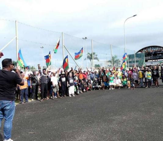About 200 protesters in the Vallée-du-Tir yesterday marked the second anniversary of the pro-independence protests that erupted into riots in Nouméa
