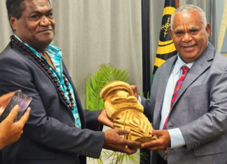 Vanuatu Prime Minister Jotham Napat (right) and FLNKS president Christian Téin during a meeting in Port Vila