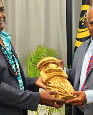Vanuatu Prime Minister Jotham Napat (right) and FLNKS president Christian Téin during a meeting in Port Vila