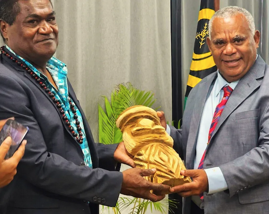 Vanuatu Prime Minister Jotham Napat (right) and FLNKS president Christian Téin during a meeting in Port Vila