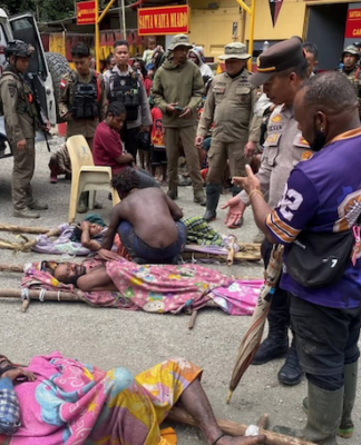 A photo of Indigenous West Papuan civilians in Distrik Tembagapura, Mimika, Central Papua, allegedly wounded by use of excessive force by Indonesian military