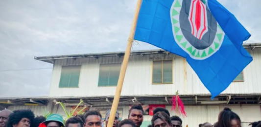 People queue to vote in Bougainville’s independence referendum