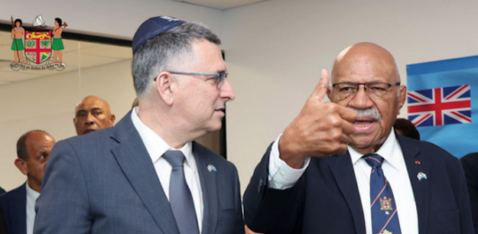 Israeli Foreign Minister Gideon Sa'ar (left) with Fiji Prime Minister Sitiveni Rabuka