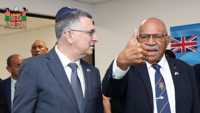 Israeli Foreign Minister Gideon Sa'ar (left) with Fiji Prime Minister Sitiveni Rabuka