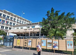 Campaigning in full swing as New Caledonia heads toward crucial provincial elections Political party posters on display at the Nouméa Town Hall