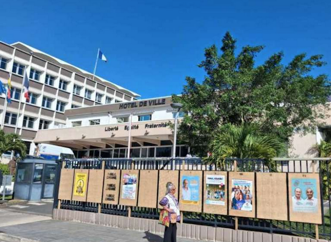 Party posters Noumea LNC 680wide Political party posters on display at the Nouméa Town Hall