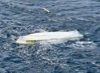 27 missing, including 11 children, after two boats capsize off Papua New Guinea One of the capsized boats off the coast of PNG's East New Britain