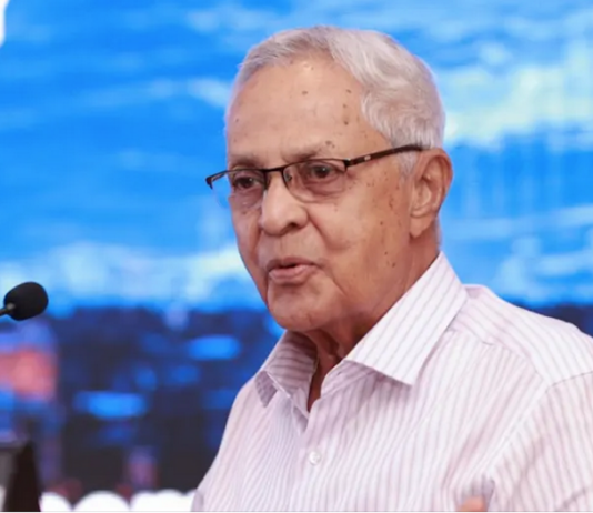 ‘Race was used as a weapon’ – Fiji coup frontman urged to reveal backers Fiji's Labour Party leader and a former prime minister Mahendra Chaudhry