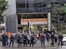 Heavy police presence as Jewish Australians protest against Israel outside the Royal Commission into Antisemitism