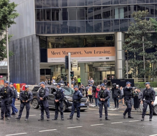 Heavy police presence as Jewish Australians protest against Israel outside the Royal Commission into Antisemitism