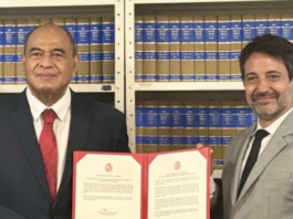 Tonga's Permanent Representative to the UN Viliami Va'inga Tōnē (left)