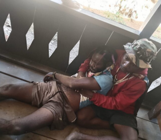 Indonesian soldiers accused of wounding two Papuan teenagers in Titigi A Papuan casualty on Monday